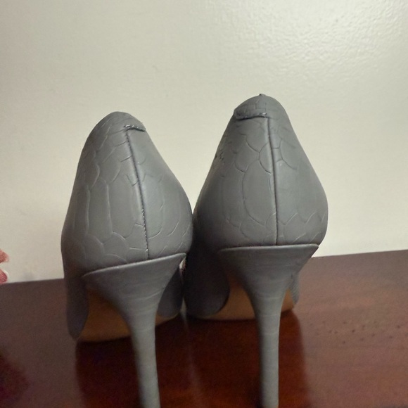 ALDO Gray Women's pointed toe high heel  Shoes in size 8 - Picture 6 of 9